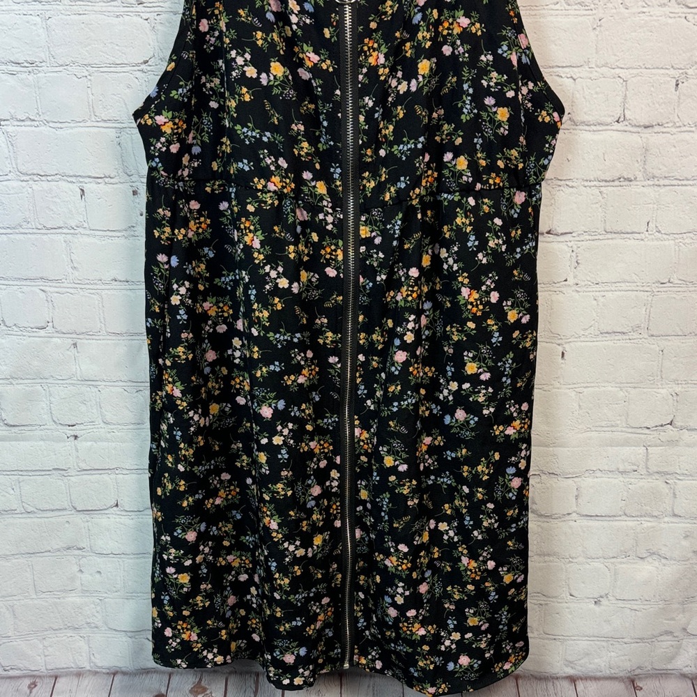 BloomChic Black Floral Mini Overall Dress Size Medium 10 - Picture 5 of 6